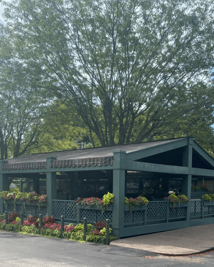 knob hill tavern covered terrace