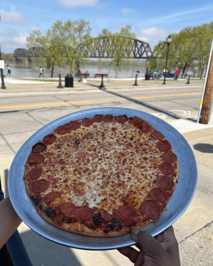 rock house on the river pizza 