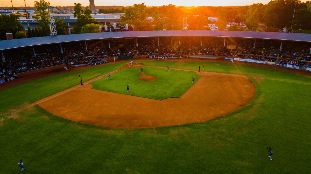 tom-hanks-evansville-in-bosse-field